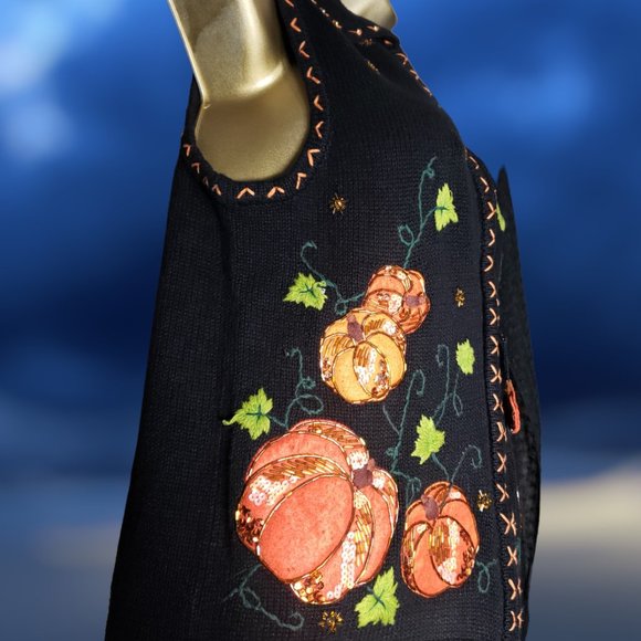 Vintage 90's White Stag Halloween Vest - Knit, Embroidered & Beaded - Pumpkins. - Picture 4 of 10